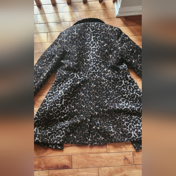 Gorgeous leopard print coat - Picture 4 of 5
